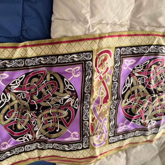 Patrick Francis NWT CELTIC KNOT SILK SCARF - Picture 11 of 14
